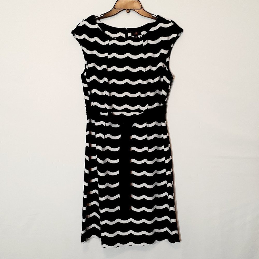 Women's "ILE New York" Black & White Zig Zag Sleeveless Dress; Size 14